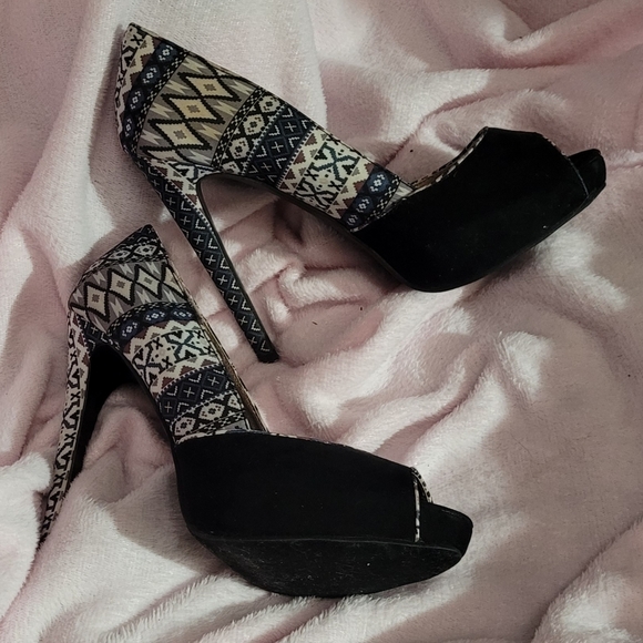 °°○◇○°°°{ Liliana Heels size 8.5 }°°°○◇○°° - Picture 2 of 6